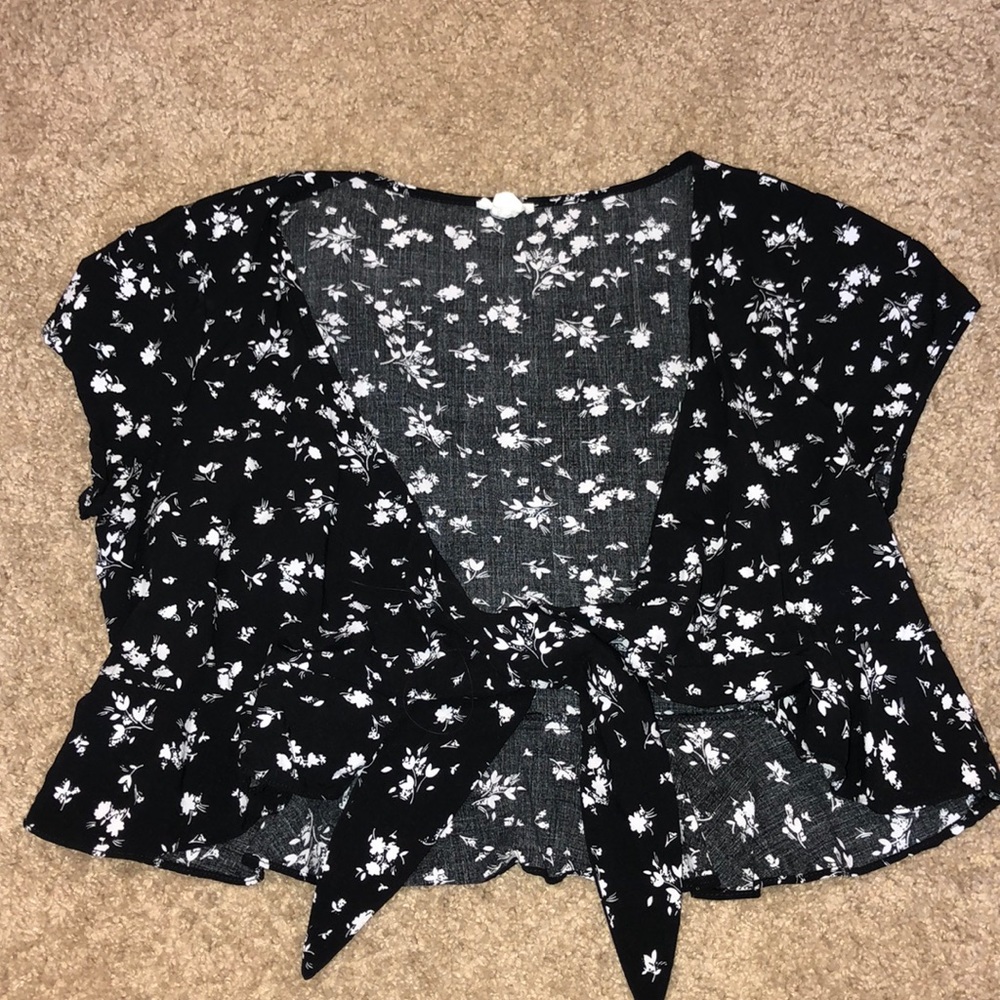 Garage tie front top